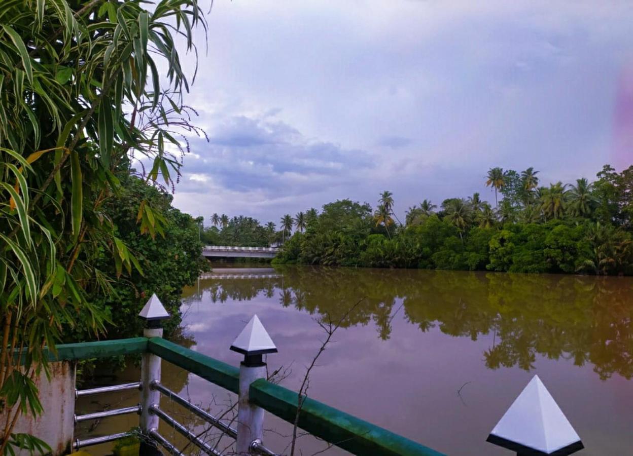 River Side Holiday Inn เวลิกามา ภายนอก รูปภาพ