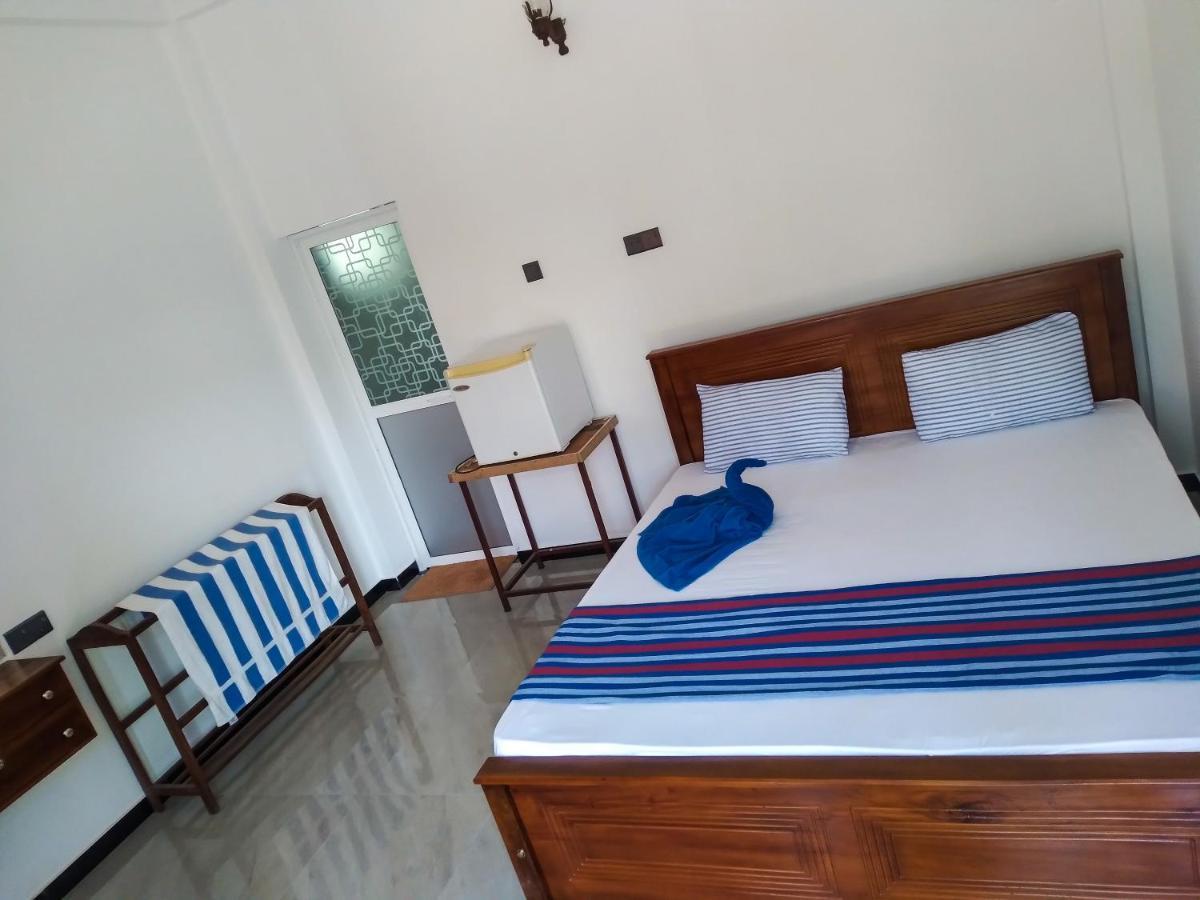 River Side Holiday Inn เวลิกามา ภายนอก รูปภาพ