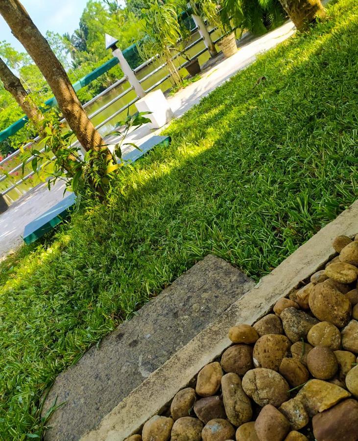 River Side Holiday Inn เวลิกามา ภายนอก รูปภาพ